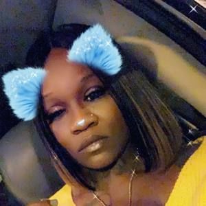 Meet your Posher, Monique